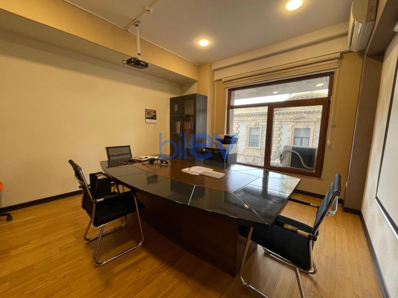 Aylıq Kirayə 4 otaqlı Ofis  145m², Bakı