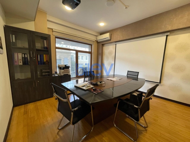 Aylıq Kirayə 4 otaqlı Ofis  145m², Bakı