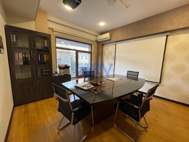 Aylıq Kirayə 4 otaqlı Ofis  145m², Bakı