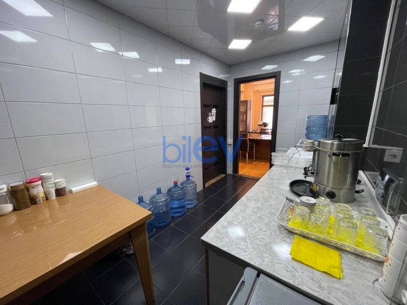 Aylıq Kirayə 4 otaqlı Ofis  145m², Bakı