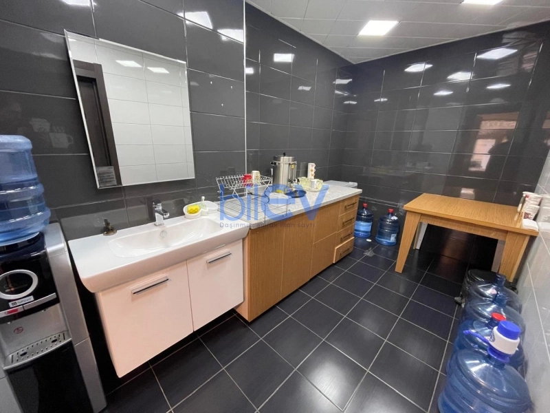 Aylıq Kirayə 4 otaqlı Ofis  145m², Bakı