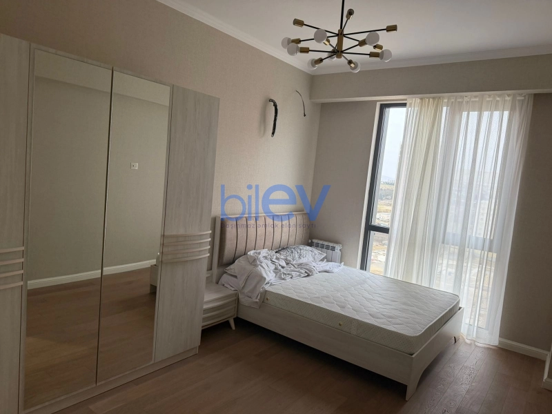 Aylıq Kirayə 3 otaqlı Yeni Tikili bina evi  90m², Bakı