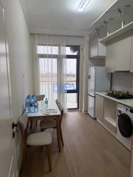 Aylıq Kirayə 3 otaqlı Yeni Tikili bina evi  90m², Bakı