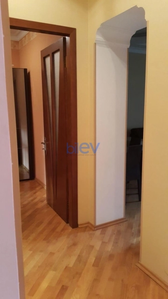 Aylıq Kirayə 3 otaqlı Köhnə Tikili bina evi  70m², Bakı
