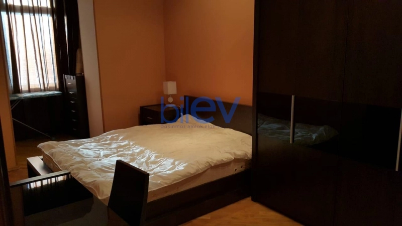 Aylıq Kirayə 3 otaqlı Köhnə Tikili bina evi  70m², Bakı
