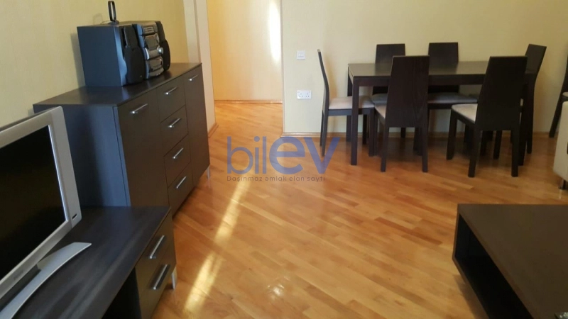 Aylıq Kirayə 3 otaqlı Köhnə Tikili bina evi  70m², Bakı