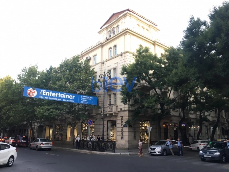 Aylıq Kirayə 3 otaqlı Köhnə Tikili bina evi  70m², Bakı