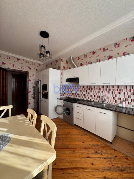 Aylıq Kirayə 3 otaqlı Yeni Tikili bina evi  90m², Bakı