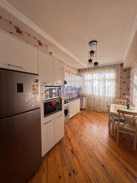 Aylıq Kirayə 3 otaqlı Yeni Tikili bina evi  90m², Bakı