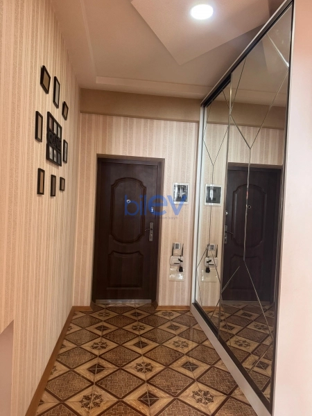 Aylıq Kirayə 3 otaqlı Yeni Tikili bina evi  90m², Bakı