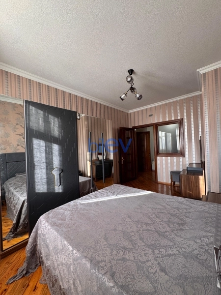 Aylıq Kirayə 3 otaqlı Yeni Tikili bina evi  90m², Bakı