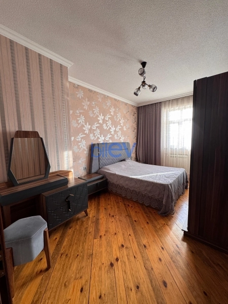 Aylıq Kirayə 3 otaqlı Yeni Tikili bina evi  90m², Bakı
