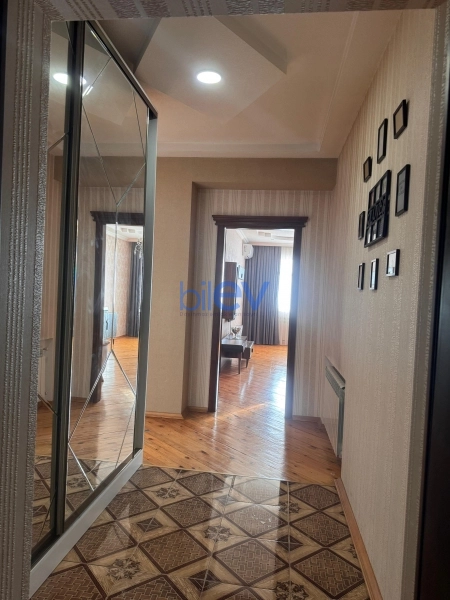 Aylıq Kirayə 3 otaqlı Yeni Tikili bina evi  90m², Bakı