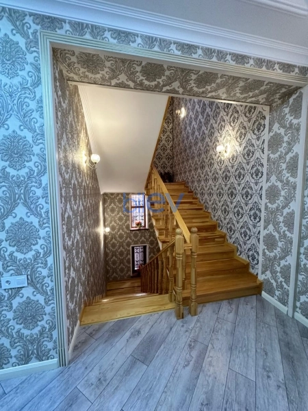 Satış 8 otaqlı Bağ evi  360m², Bakı