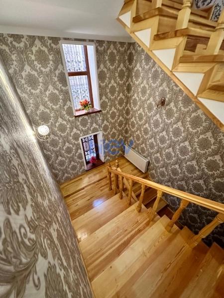 Satış 8 otaqlı Bağ evi  360m², Bakı