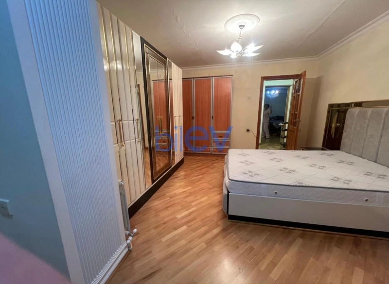 Aylıq Kirayə 3 otaqlı Köhnə Tikili bina evi  90m², Bakı