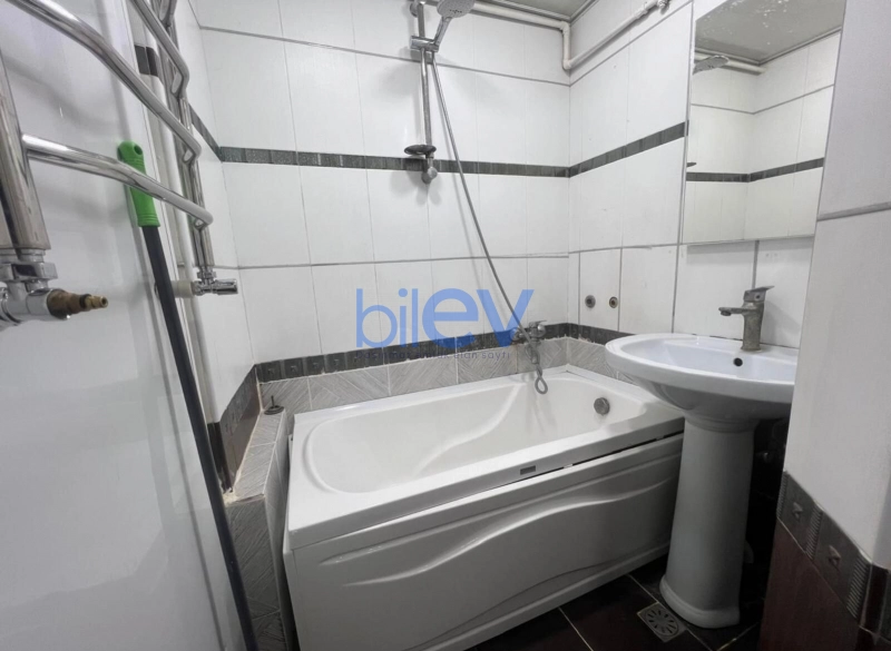 Aylıq Kirayə 3 otaqlı Köhnə Tikili bina evi  90m², Bakı