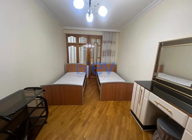 Aylıq Kirayə 3 otaqlı Köhnə Tikili bina evi  90m², Bakı
