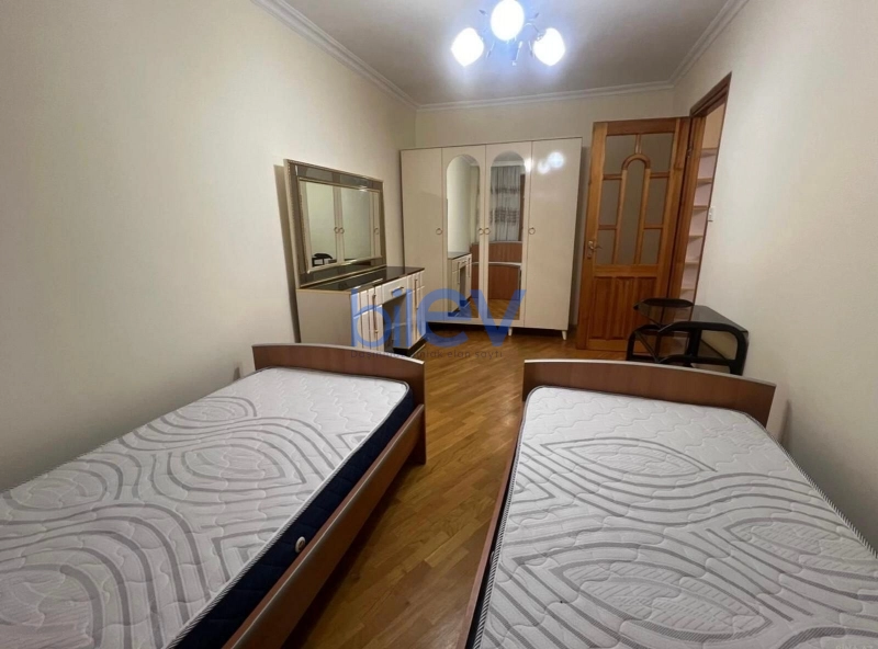 Aylıq Kirayə 3 otaqlı Köhnə Tikili bina evi  90m², Bakı