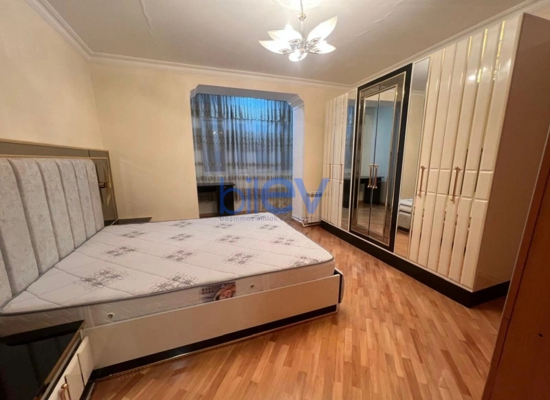Aylıq Kirayə 3 otaqlı Köhnə Tikili bina evi  90m², Bakı