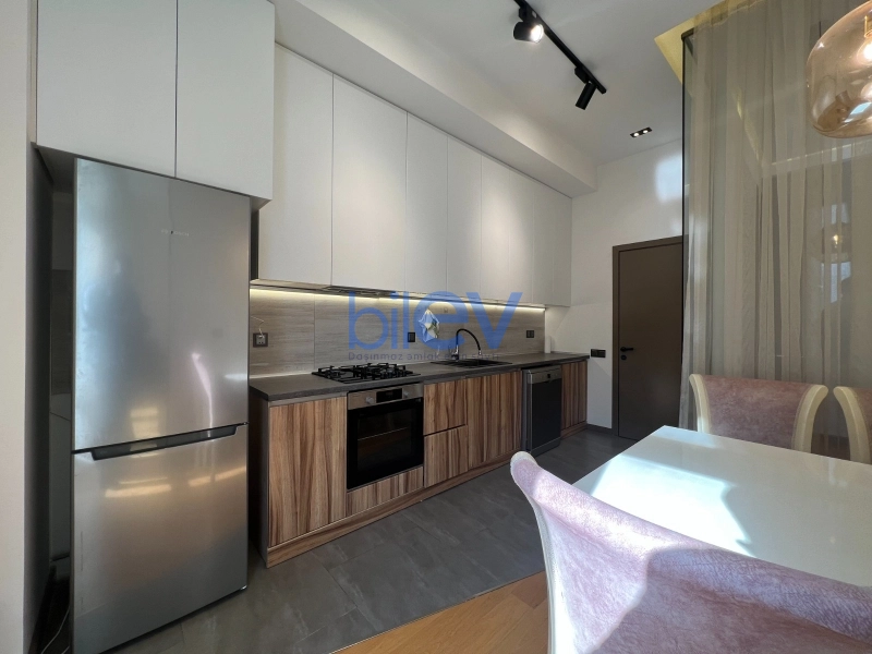 Aylıq Kirayə 2 otaqlı Yeni Tikili bina evi  90m², Bakı