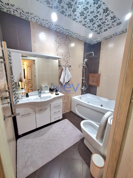 Satış 3 otaqlı Yeni Tikili bina evi  107m², Bakı