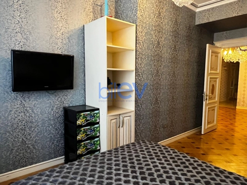 Aylıq Kirayə 4 otaqlı Yeni Tikili bina evi  236m², Bakı