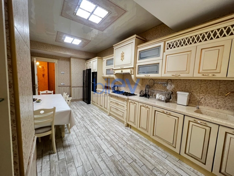 Aylıq Kirayə 4 otaqlı Yeni Tikili bina evi  236m², Bakı
