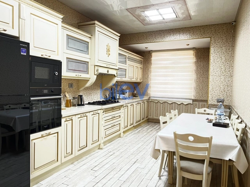 Aylıq Kirayə 4 otaqlı Yeni Tikili bina evi  236m², Bakı