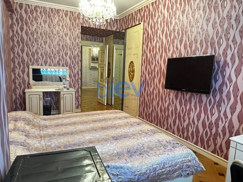 Aylıq Kirayə 4 otaqlı Yeni Tikili bina evi  236m², Bakı