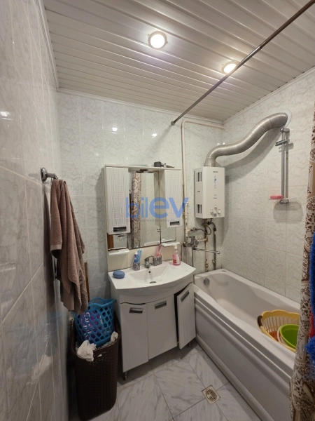 Satış 3 otaqlı Köhnə Tikili bina evi  100m², Bakı