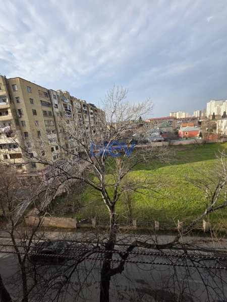 Satış 3 otaqlı Köhnə Tikili bina evi  100m², Bakı