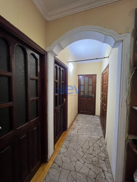 Satış 3 otaqlı Köhnə Tikili bina evi  90m², Bakı
