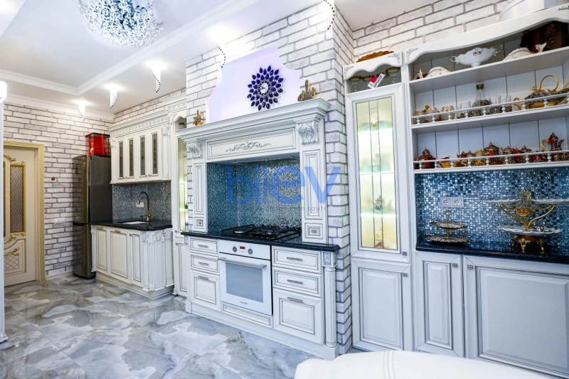 Satış 10 otaqlı Villa  900m², Bakı