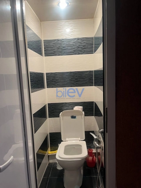 Satış 2 otaqlı Köhnə Tikili bina evi  80m², Bakı
