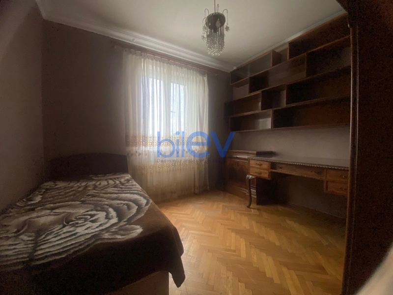 Satış 4 otaqlı Köhnə Tikili bina evi  110m², Bakı