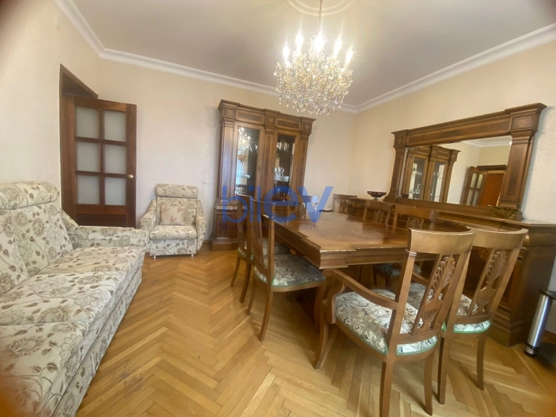 Satış 4 otaqlı Köhnə Tikili bina evi  110m², Bakı