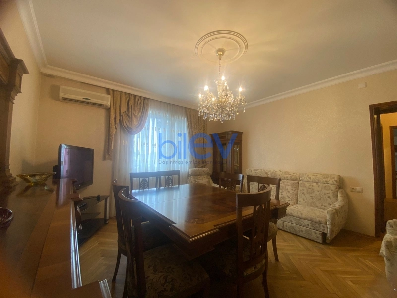 Satış 4 otaqlı Köhnə Tikili bina evi  110m², Bakı