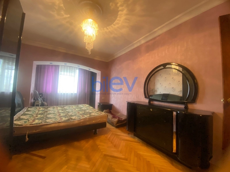 Satış 4 otaqlı Köhnə Tikili bina evi  110m², Bakı