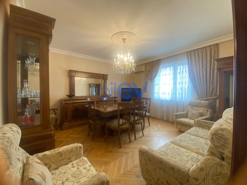 Satış 4 otaqlı Köhnə Tikili bina evi  110m², Bakı