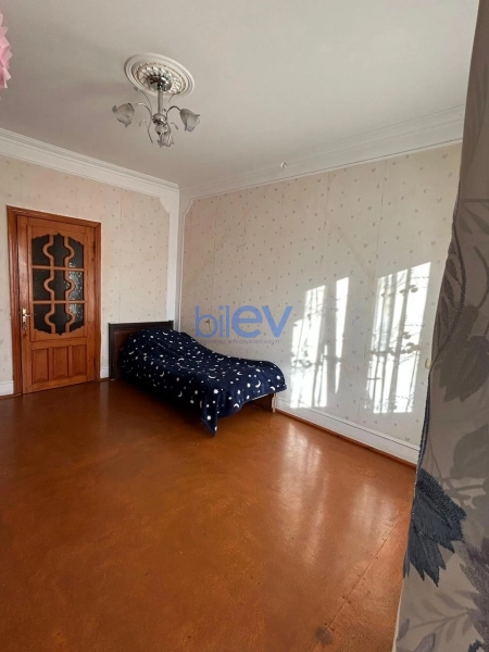 Satış 4 otaqlı Köhnə Tikili bina evi  100m², Bakı