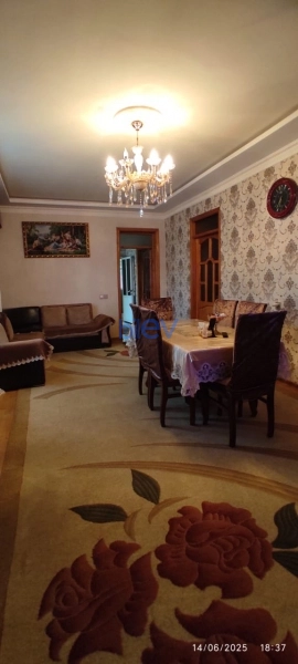 Satış 8 otaqlı Həyət evi  700m², Bakı