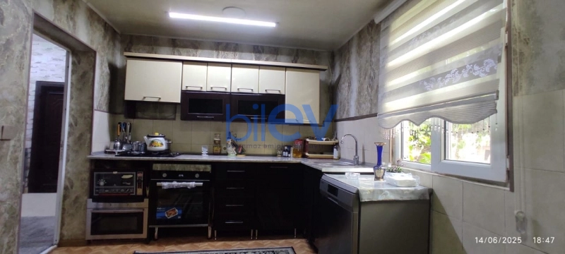 Satış 8 otaqlı Həyət evi  700m², Bakı