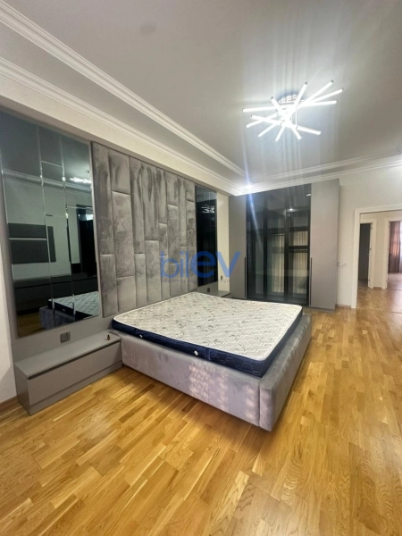Aylıq Kirayə 3 otaqlı Yeni Tikili bina evi  106m², Bakı