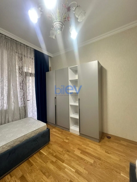 Aylıq Kirayə 3 otaqlı Yeni Tikili bina evi  106m², Bakı