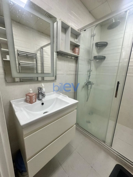 Aylıq Kirayə 3 otaqlı Yeni Tikili bina evi  106m², Bakı
