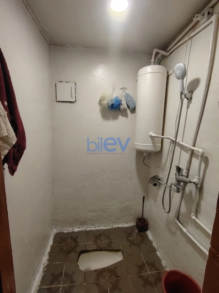 Satış 1 otaqlı Köhnə Tikili bina evi  40m², Bakı