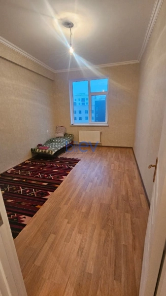 Aylıq Kirayə 3 otaqlı Yeni Tikili bina evi  90m², Bakı