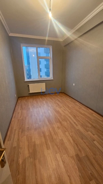 Aylıq Kirayə 3 otaqlı Yeni Tikili bina evi  90m², Bakı