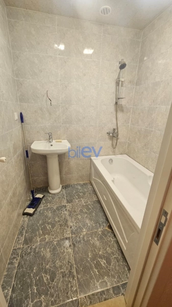 Aylıq Kirayə 3 otaqlı Yeni Tikili bina evi  90m², Bakı